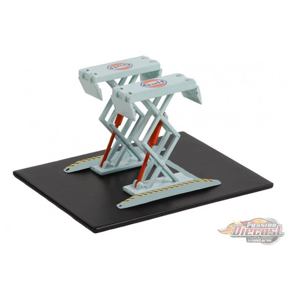Gulf Oil - Auto Body Shop - Automotive Double Scissor Lifts Series 1 - Greenlight 1/64 - 16160 B - Passion  Diecast