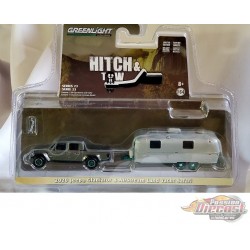 CHASE CAR 2020 Jeep Gladiator et Airstream Double-Axle Land Yacht Safari- Hitch & Tow 23, 1/64 Greenlight - 32230 BGR