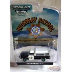 CHASE CAR 1987 Chevrolet C-10 Pickup - California Highway Patrol - Hobby Exclusive - 1/64 Greenlight - 30294GR