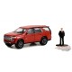 Chevrolet Tahoe LT Édition Texas 2022 avec Homme en costume - Blue Collar Collection Series 11 - 1/64 Greenlight - 97140 F