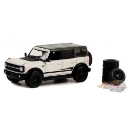 Ford Bronco Wildtrak 2021 avec pneus de rechange - The Hobby Shop Series 14 - 1/64 Greenlight - 97140 E