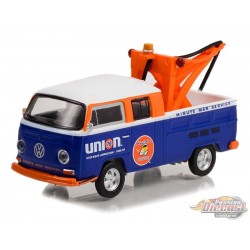 Union 76 Minute Man Service - 1969 Volkswagen Double Cab Pickup - Club Vee-Dub Series 15 - 1/64 Greenlight - 36060 B