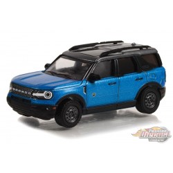 2022 Ford Bronco Sport Badlands in Velocity Blue Metallic - Showroom Floor Series 1 -1/64 Greenlight - 68010 C Passion Diecast 