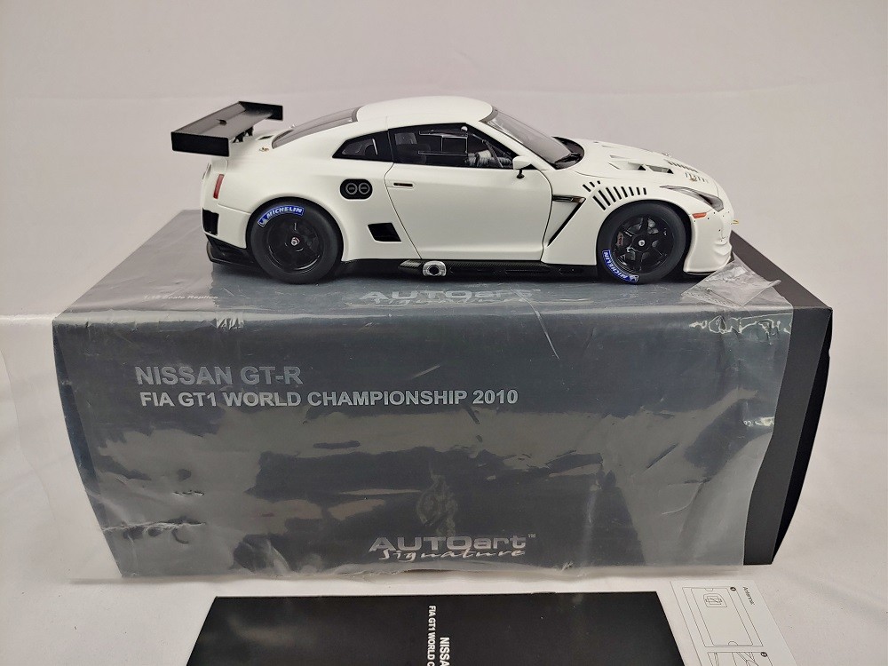 Nissan GT-R FIA GT1 World Championship 2010 Matt White - Autoart 1