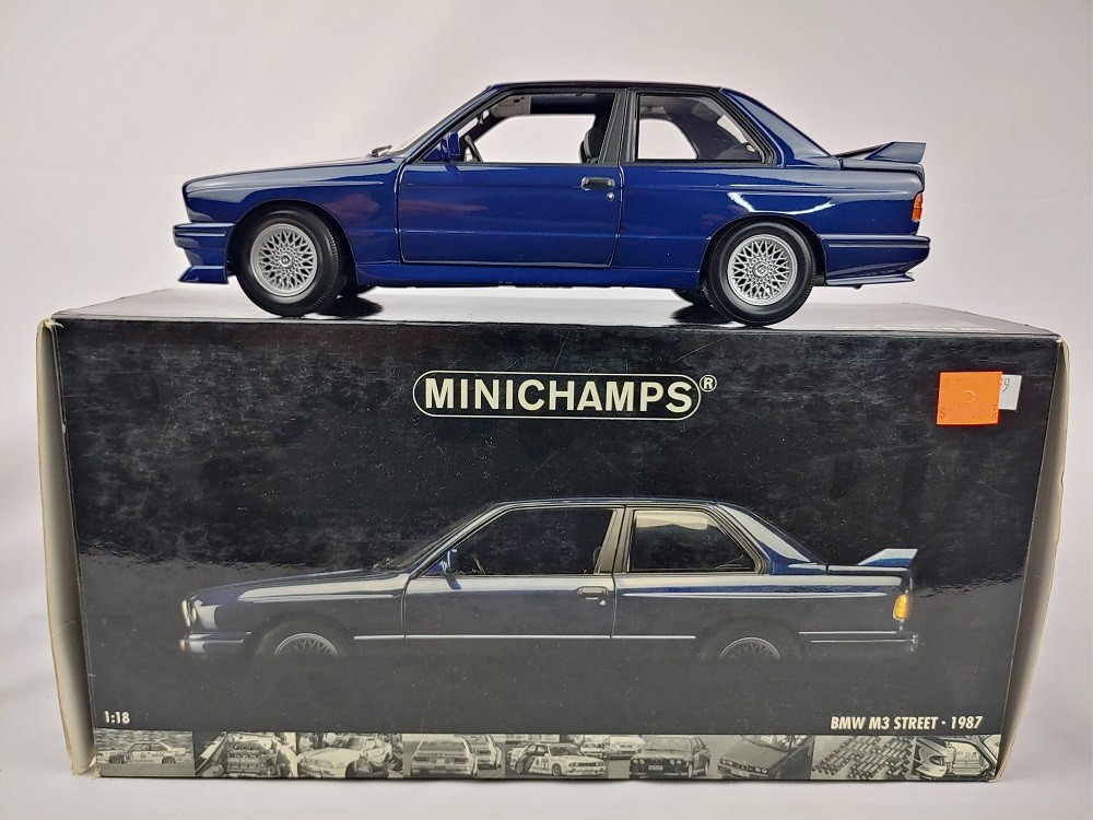 BMW M3 Street 1987 - Minichamps 1/18 - 180 020301 used - Passion