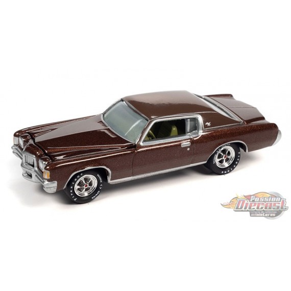 1971 Pontiac Grand Prix in Bronzini Gold Metallic - Johnny Lightning 1/64 - JLSP283 A Passion Diecast