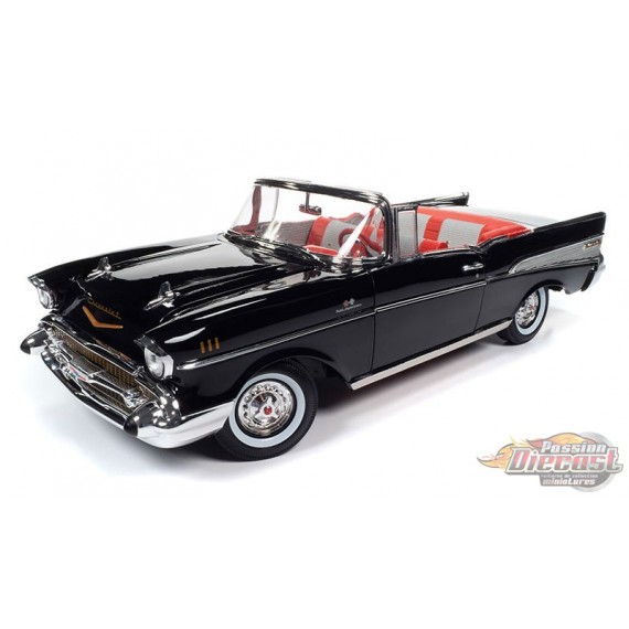 James Bond - 1957 Chevrolet Bel Air Cabriolet en Noir Onyx - Auto World - 1/18 - AWSS134 - Passion Diecast 