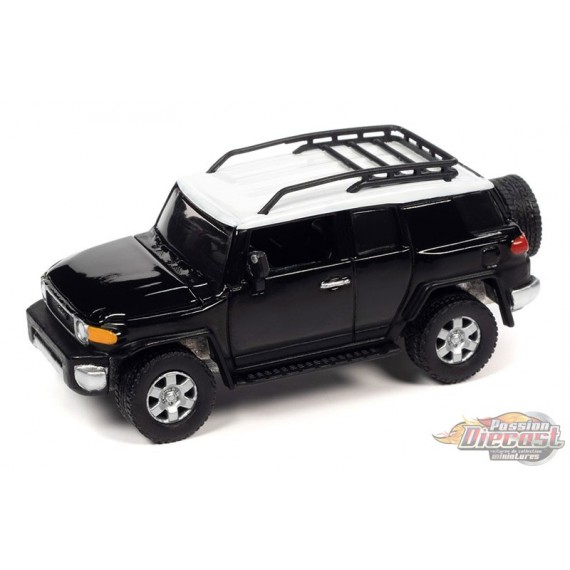 2007 Toyota FJ Cruiser in Black Diamond - Johnny Lightning 1/64 - JLSP278 B Passion Diecast