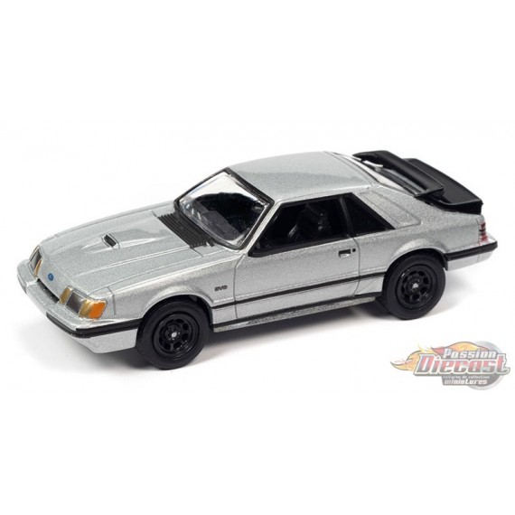1986 Ford Mustang SVO en argent - Johnny Lightning 1/64 - JLSP247-B Passion Diecast
