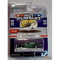 GreenMachine 2001 Ford Crown Victoria Interceptor Police  - Test & Evaluation-  Hot Pursuit  39 - 1 /64 Greenlight - 42970 DGR
