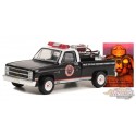 1982 Chevrolet C20 Custom Deluxe with Fire Equipment, Hose and Tank - Smokey Bear Series 2 -1/64 Greenlight - 38040 C