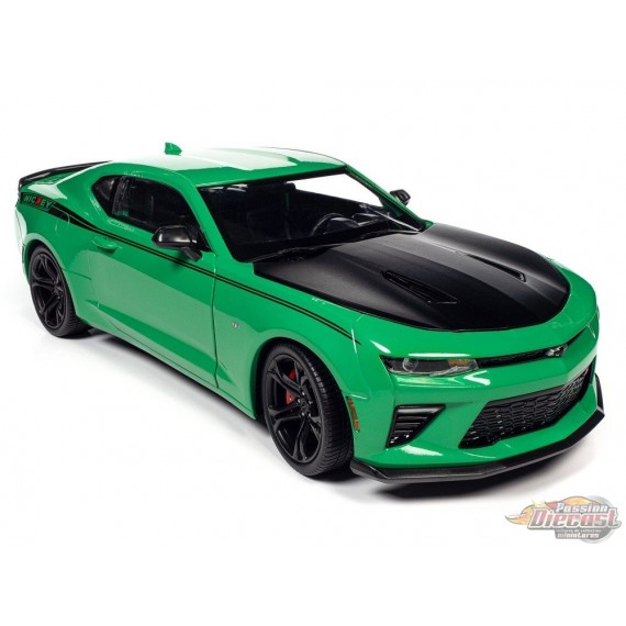 2017 Chevrolet Camaro SS Nickey Vert - Auto World / American Muscle 1/18 -  AMM1276 - Passion Diecast 