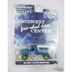 GreenMachine Midwest Four Wheel Drive Center - 1974 Ford F-250 with Camper Shell - Hobby Exclusive - 1/64 Greenlight - 30345GR