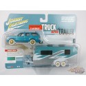 CHASE CAR 2005 Cadillac Escalade Teal with Camper Trailer - Truck&Trailers - Johnny Lightning  1:64 -  JLSP200 A BGR