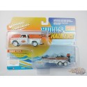 CHASE CAR 1965 Chevy Stepside Pickup avec bass boat et remorque  - Johnny Lightning  1:64 - JLBT015  - JLSP203 AGR