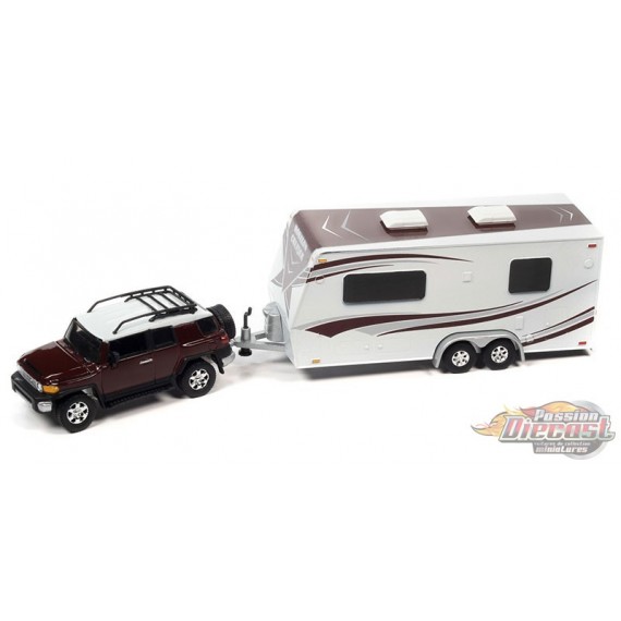 Toyota FJ Cruiser 2010 avec remorque de camping en rouge brique - Truck&Trailers - Johnny Lightning 1:64 - JLSP315 A