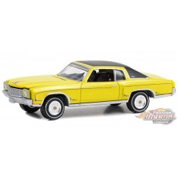 1971 Chevrolet Monte Carlo in Sunflower Yellow with Black Roof - California Lowriders Series 3 -1/64 Greenlight - 63040 C