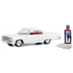 1963 Chevrolet Bel Air avec pompe à essence vintage - The Hobby Shop Series 15 - 1/64 Greenlight - 97150 A