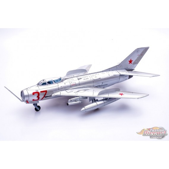 Mikoyan-Gurevich MiG-19S Farmer-C  Soviet Air Force VVS, Red 37, USSR - Panzerkampf Aircraft 14642PC