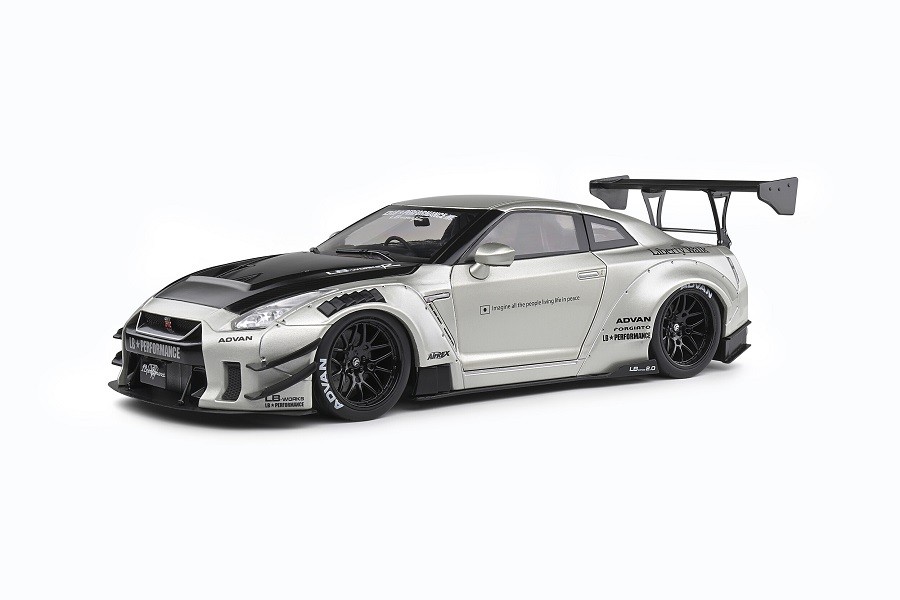 NISSAN GT-R (R35) W/ LIBERTY WALK BODY KIT 2.0 - PEARL