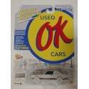 CHASE 1976 Plymouth Road Runner Cloud avec des rayures noires et orange - Johnny Lightning 1/64 - JLSP197 BGR