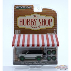 GreenMachine Ford Bronco Wildtrak 2021 avec pneus de rechange - The Hobby Shop Series 14 - 1/64 Greenlight - 97140 EGR
