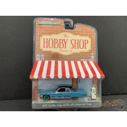 GreenMachine 1972 Cadillac Coupe deVille avec pompe essence - The Hobby Shop Series 13 - 1/64 Greenlight - 97130 AGR
