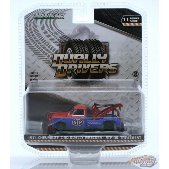 GreenMachine STP Oil Treatment - 1971 Chevrolet C-30 Dually Wrecker - Dually Drivers Series 11 - 1/64 Greenlight - 46110 BGR