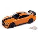 2021 Ford Mustang Shelby GT500 Carbon Edition Track en Twister Orange & Twin Upper Noir Stripes - Auto World - 1/64 - AWSP136 B