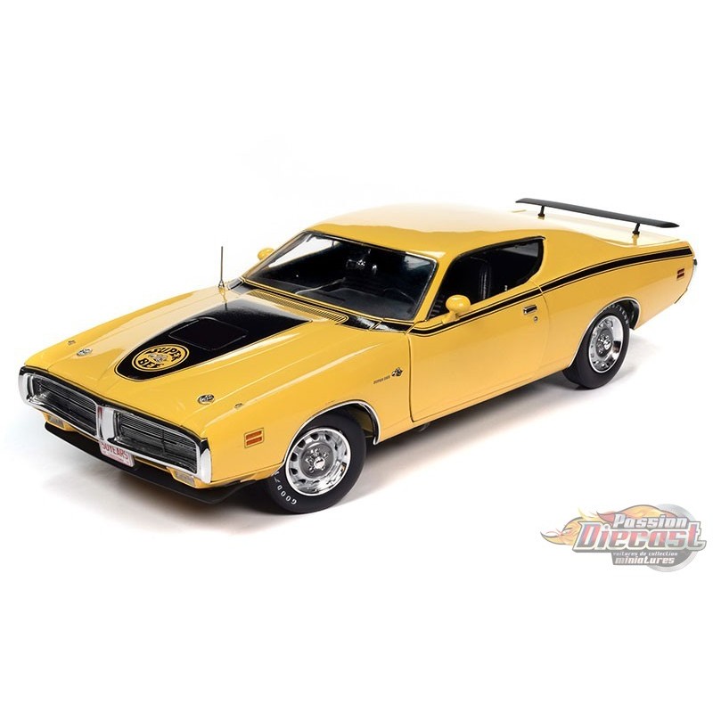 1971 Dodge Charger Super Bee in FY1 Top Banana - Auto World / American  Muscle 1/18 - AMM1315 -