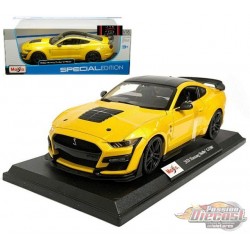 2020  Mustang Shelby GT500 Yellow with Black Racing Stripes - Maisto 1:/18 - 31452 YL