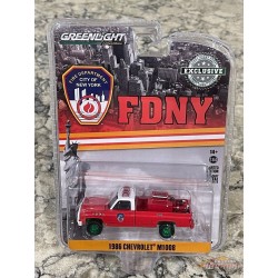 GreenMachine 1986 Chevrolet M1008 4x4 avec équipement d'incendie - FDNY  - Hobby Exclusive - 1/64 Greenlight - 30240GR