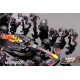 (Preorder) Oracle Red Bull Racing RB18 No.1 Max Verstappen 2022 Abu Dhabi GP Pit Crew Set - Mini GT - 1/64 - MGTS0007