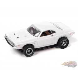 Slot Car 1970 Dodge Challenger - Slot Car  Automotive  Icons  -X-TRACTION R2 - Hobby Exclusive / 1/64   Auto World -