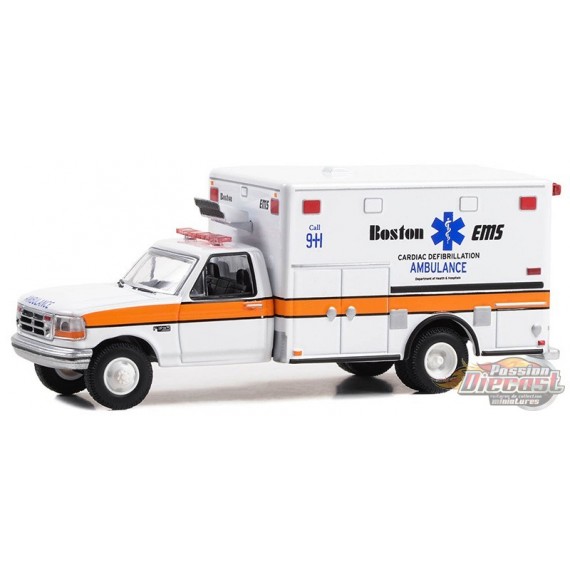 First Responders - 1994 Ford F-350 Ambulance - Hobby Exclusive - 1/64 Greenlight - 67066