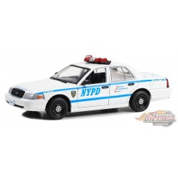 (NYPD) - 2003 Ford Crown Victoria Police - Quantico - Hollywood Series 18 - 1/24 Greenlight - 84183 - Passion Diecast