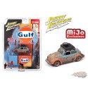 1970 Volkswagen Beetle Gulf Weathered avec support Bleu - Limited 3 600 - Johnny Lightning 1/64 - JLCP7453