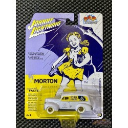 (CHASE) Morton Salt - 1940 Ford Sedan Delivery in Dark Blue and Yellow - Johnny Lightning - 1/64 - JLSP349GR