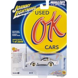 (CHASE) 1982 Chevrolet Corvette en blanc brillant - Johnny Lightning - 1/64 - JLSP338 AGR Passion Diecast