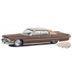 1973 Cadillac Sedan deVille Dark Brown Metallic with Light Brown - California Lowriders Series 4 - 1/64 Greenlight - 63050 E