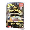 (CHASE CAR) Lowriders 1961 Chevrolet Impala & figurine American Diorama - Johnny Lightning 1/64 - JLCP7456GR