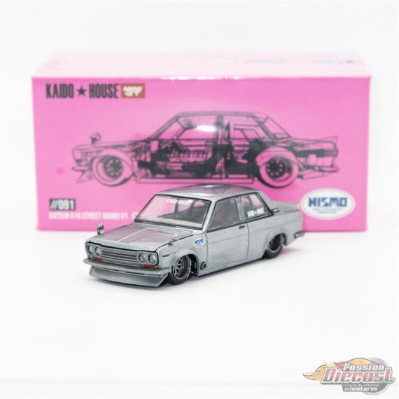 Mini GT 1:64 Datsun 510 Street KAIDO GT V1 - Color Rosa - Modelo Detallado Con Motor KA20