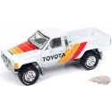 (Web Only) 1985 Toyota SR5 Pickup Blanc brillant / Graphique - Johnny Lightning 1/64 - JLSP367