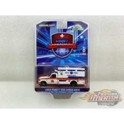 (Green Machine) Service médical d'urgence de New York - Ambulance - 1994 Ford F-250 - Hobby Exclusive - 1/64 Greenlight - 67064