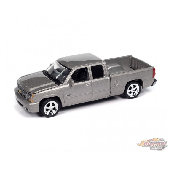 2006 Chevrolet Silverado SS Truck Extended Cab Fleetside bed - Silver -  Auto World - 1/64 - AWSP163 A