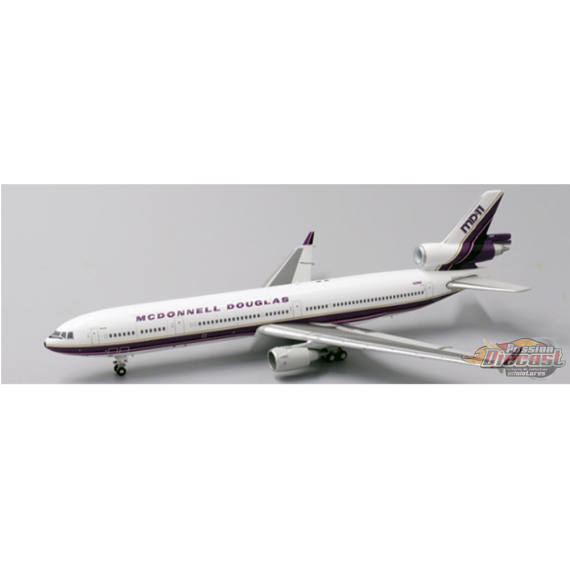 McDonnell-Douglas MD-11 "House Colors" / N211MD / JC Wings 1:400 - LH4076