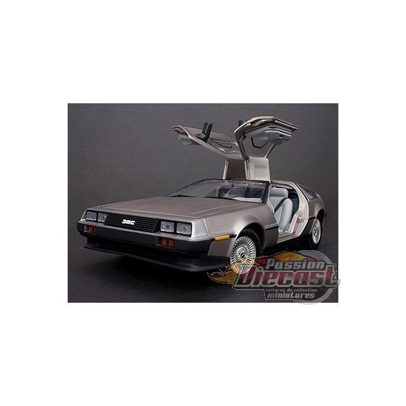 1981 DE LOREAN DMC 12 COUPE STAINLESS STEEL FINISH - Sunstar- 1/18 - SS-2701