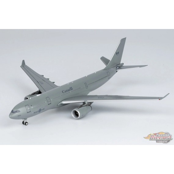 CC330 Husky (A330-200)  RCAF Royal Canadian Air Force   330003  / JC Wings 1:400 / LH4RCAF373