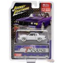 CHASE CAR 1987 Buick Regal T-Type Custom - Violet avec toit blanc - Limité à 3 600 - Johnny Lightning 1/64 - JLCP7475GR