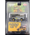 CHASE CAR Land Rover Defender 110 1989 Camel Trophy Amazon Team Japan - Mini GT - 1:64 - MGT00751GR